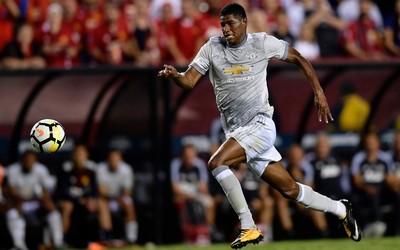 四喜娱乐精华-C罗头球攻门被门将神勇扑出错过得分良机